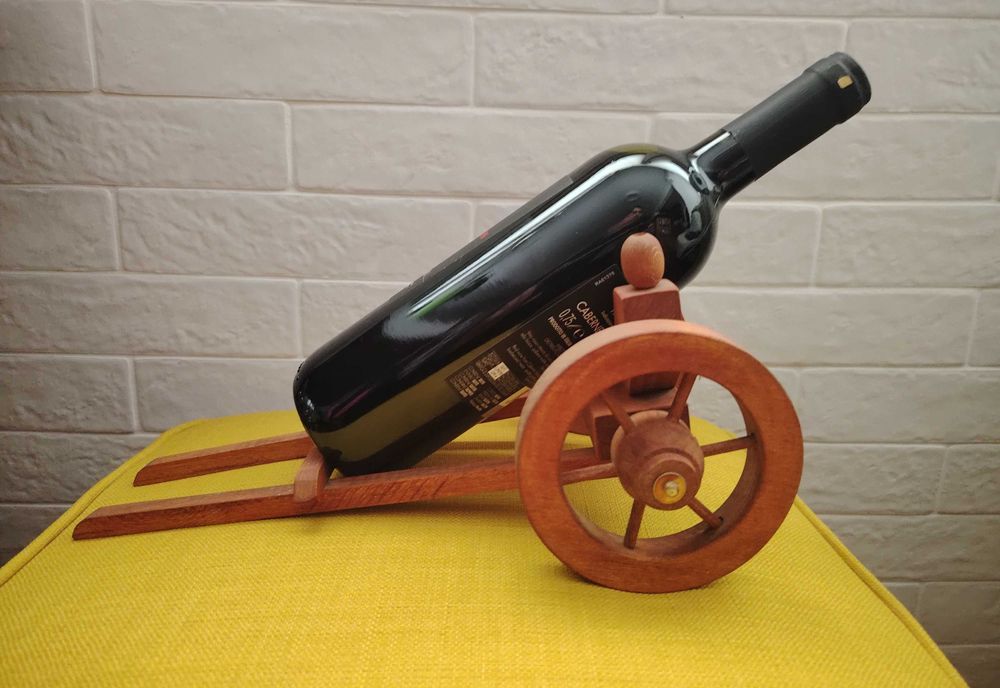 Дървена поставка за бутилка вино