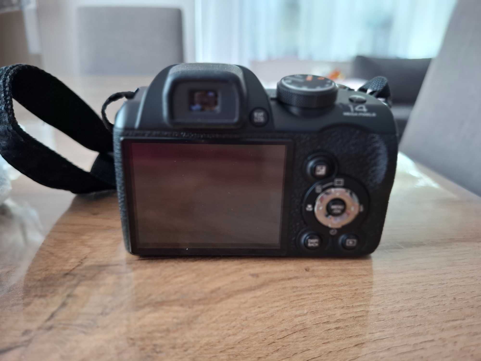 FUJIFILM фотоапарат с подарък чанта.Без забележки.