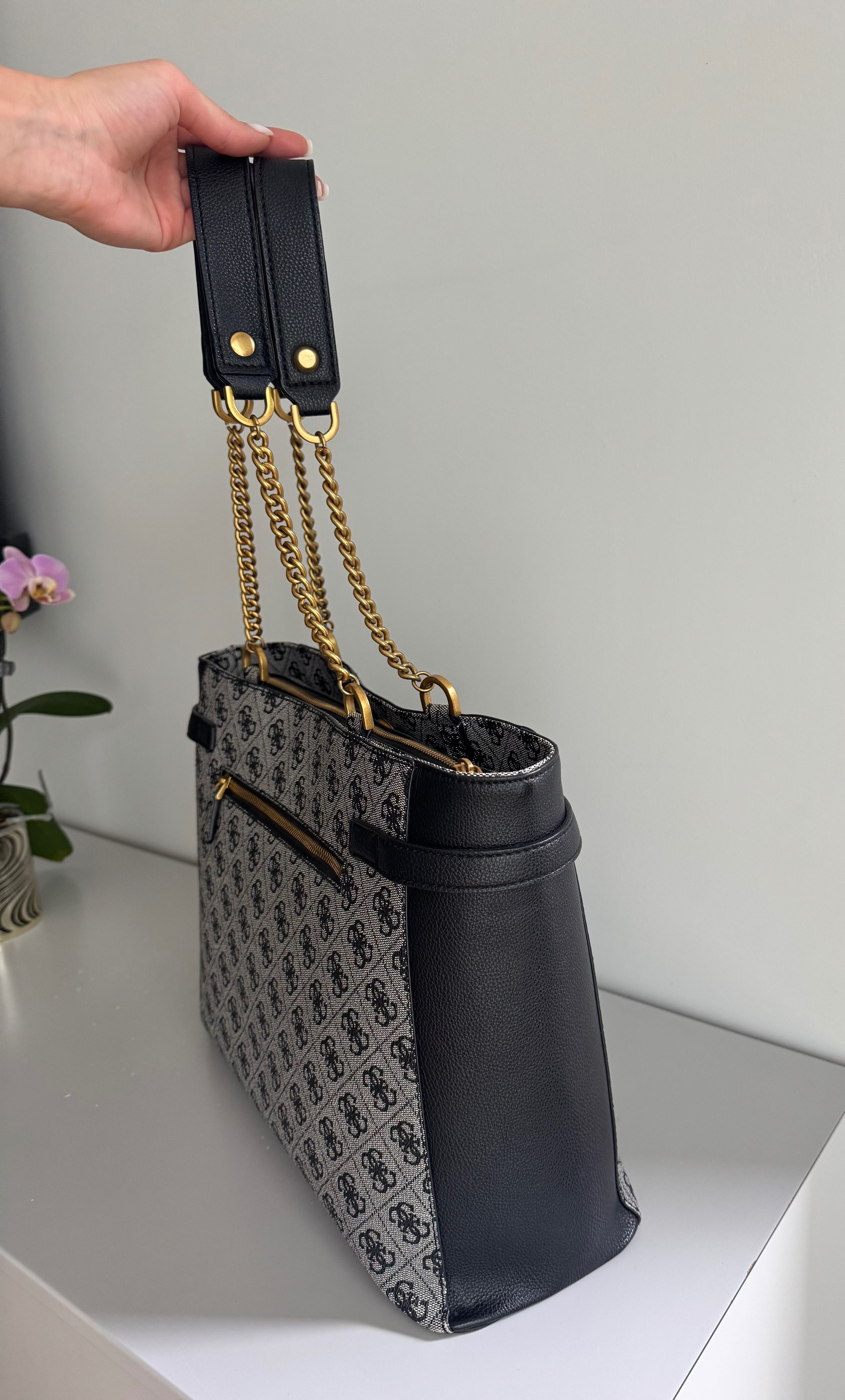 Дамска чанта Guess