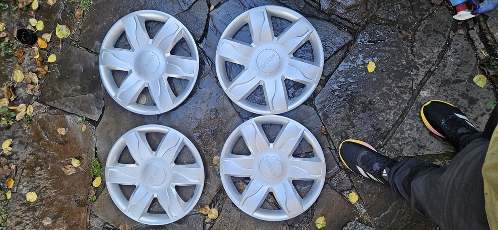 Тасове 15 цола Дачия като нови оригинални