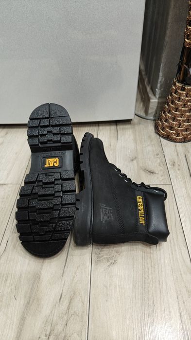 Caterpillar mărimea 42