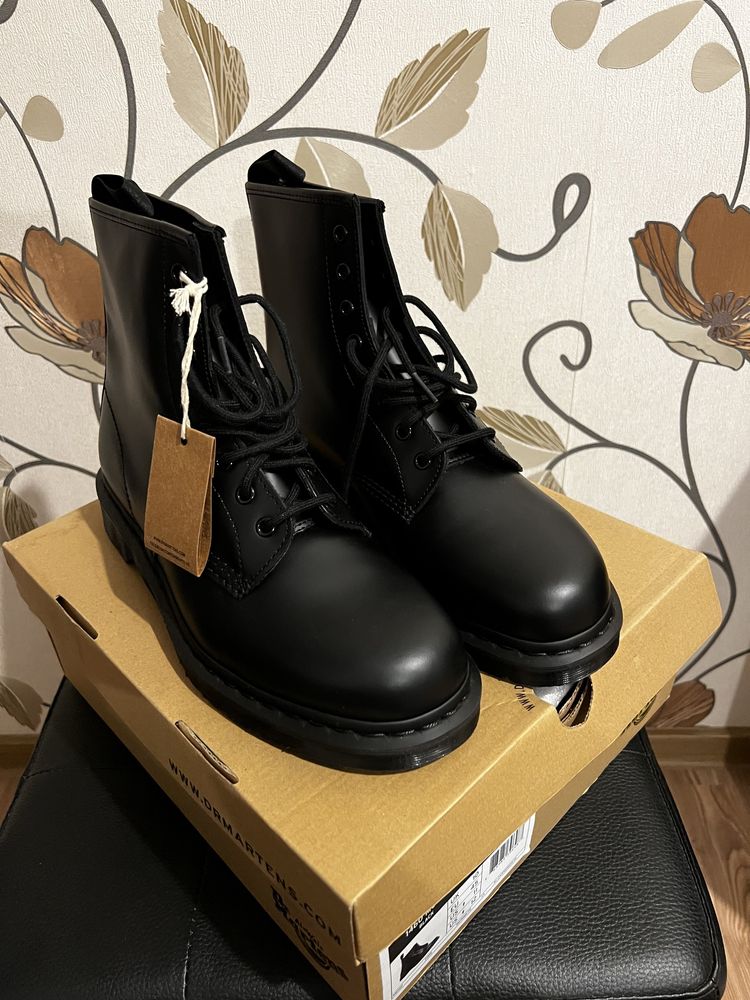 Dr Martens 1460 Mono 8 Eye Boot