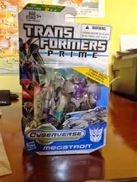 Vând figurină Megatron Transformers Prime nouă