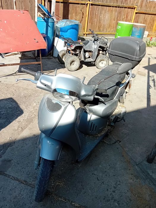 Vand scuter detalii la nr de telefon