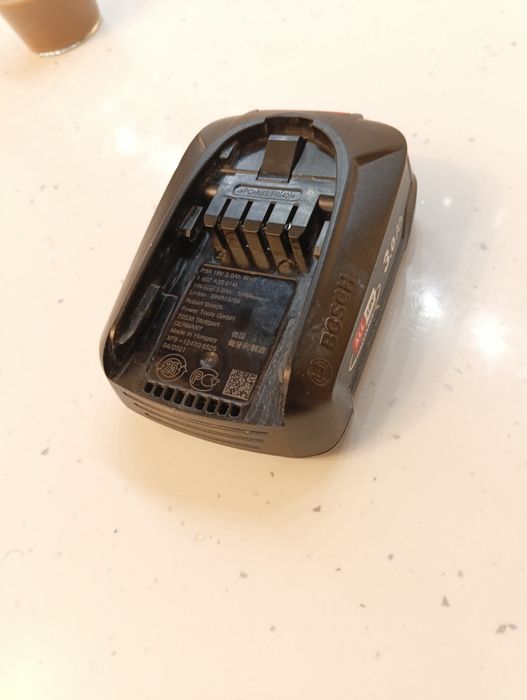 Продавам акумулаторна батерия Bosch18V 3Ah. Power for ALL