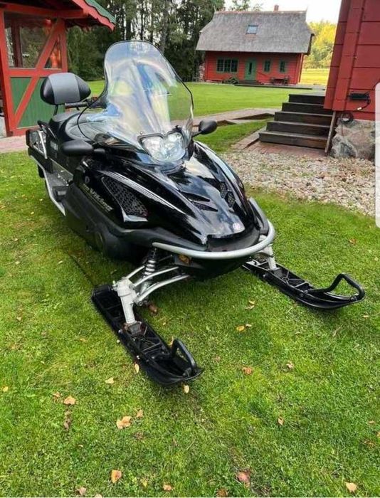 Продам снегоход Yamaha