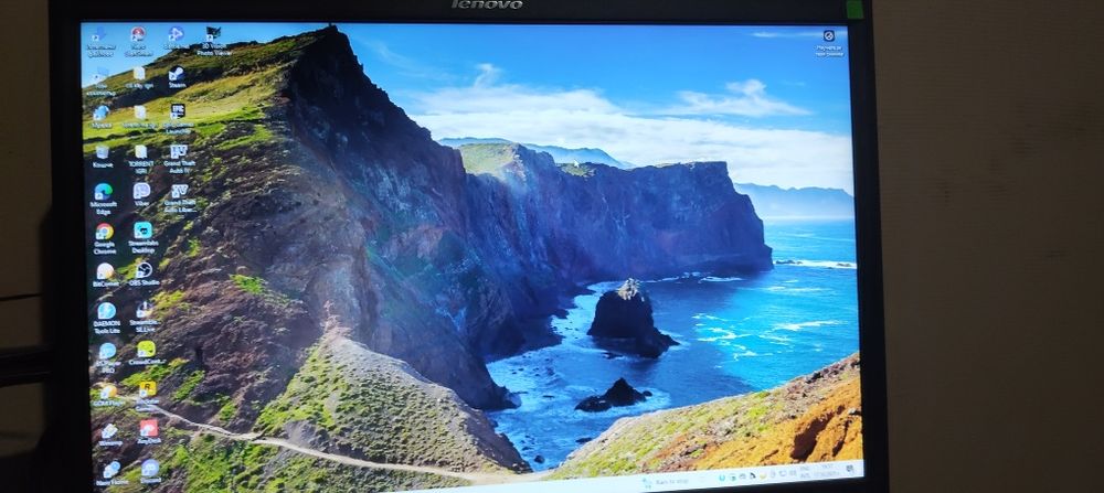 продавам работна станция Dell Precision T1700