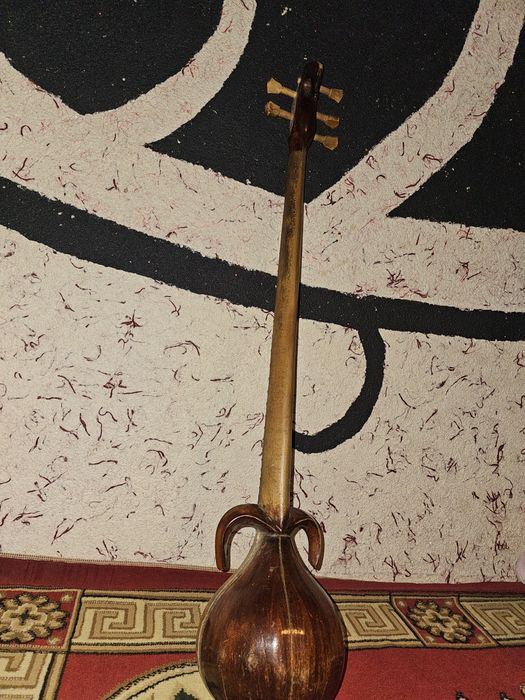 Rubob sotladi 100$ dullir