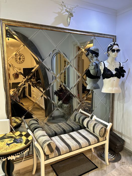 Oglinda venetiana cu rama