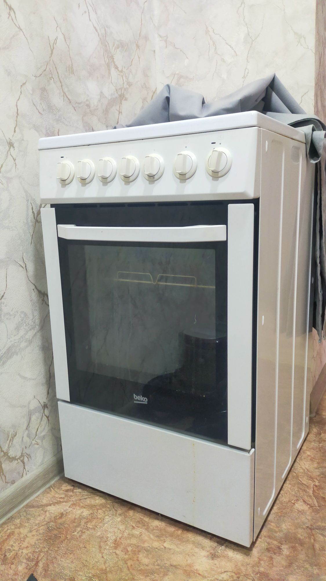 Продам электрическую плиту beko