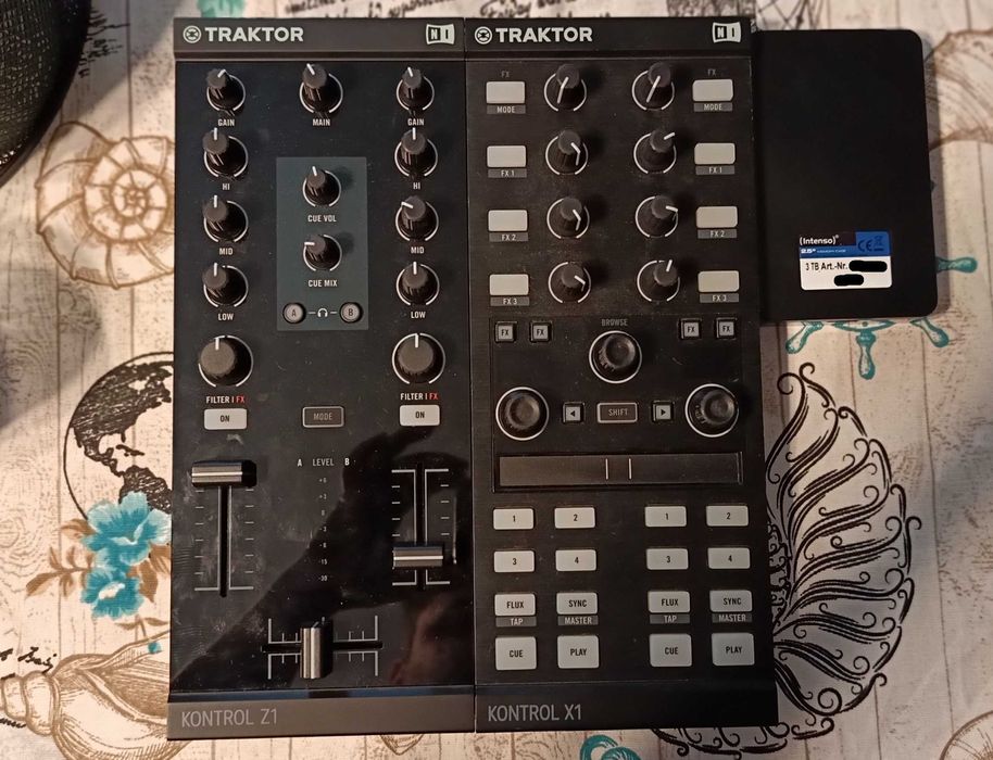 Traktor Kontrol X1 MK2 & Traktor Kontrol Z1 + 3TB Hard Drive Intenso