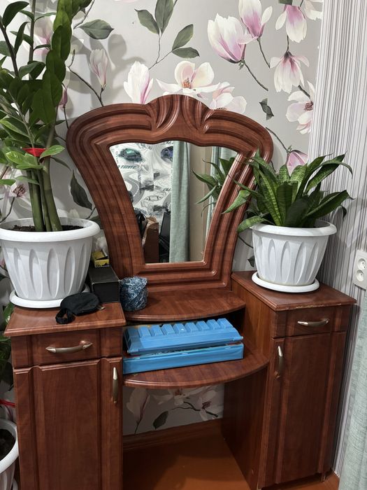 Туалетный столик очень красивый