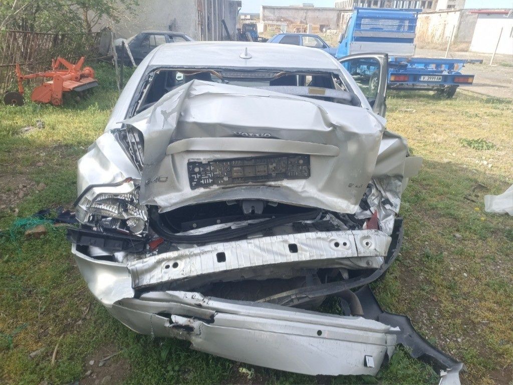 Volvo S40 на части