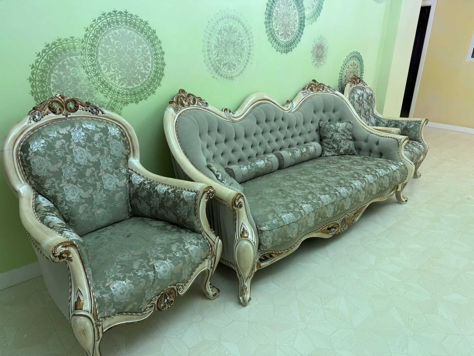 Диван с креслами