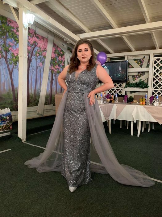 Сребриста бална рокля