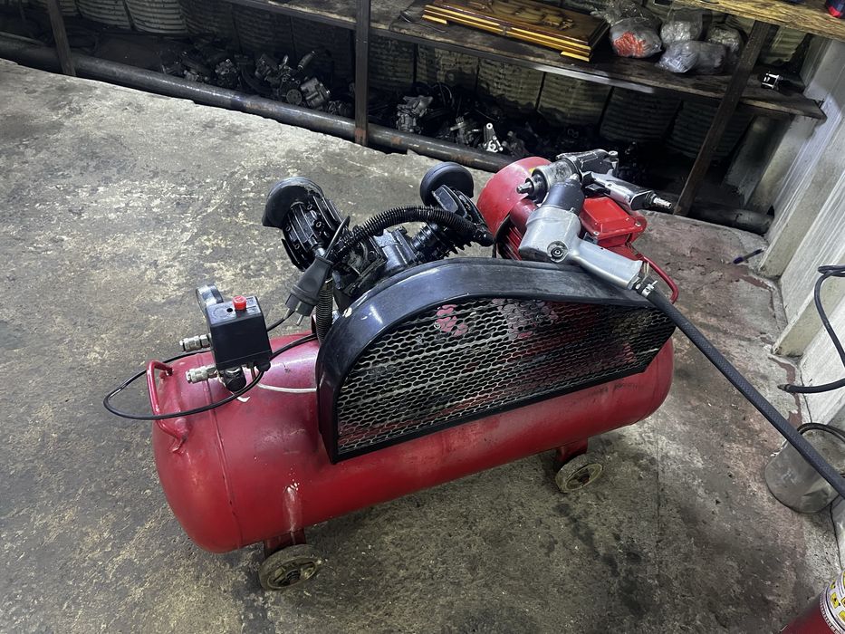 Продам компресср 120л.