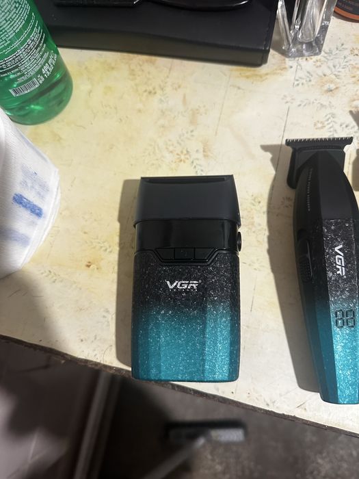 Комплект професионални машинки за подстригване vgr