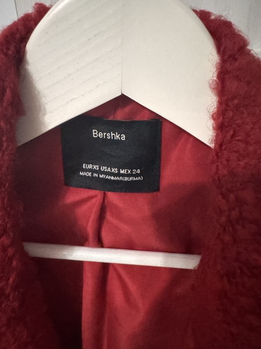 Palton rosu Bershka