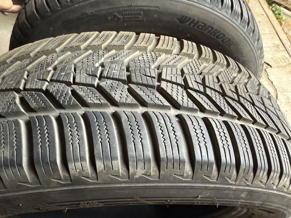 Set 4 anvelope iarnă 235/60 R18 Hankook & Uniroyal - stare excelentă