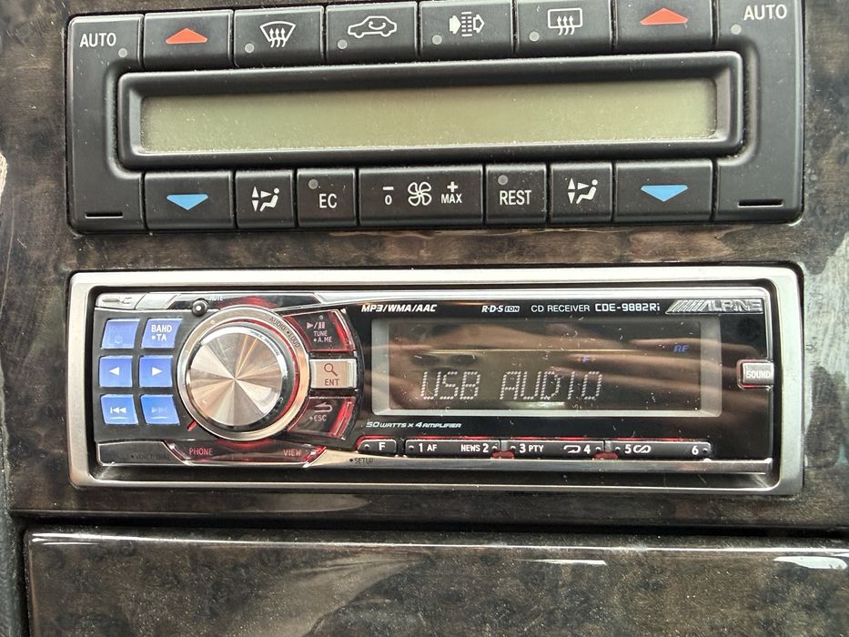 Alpine CDE-9882RI BT/USB/AUX