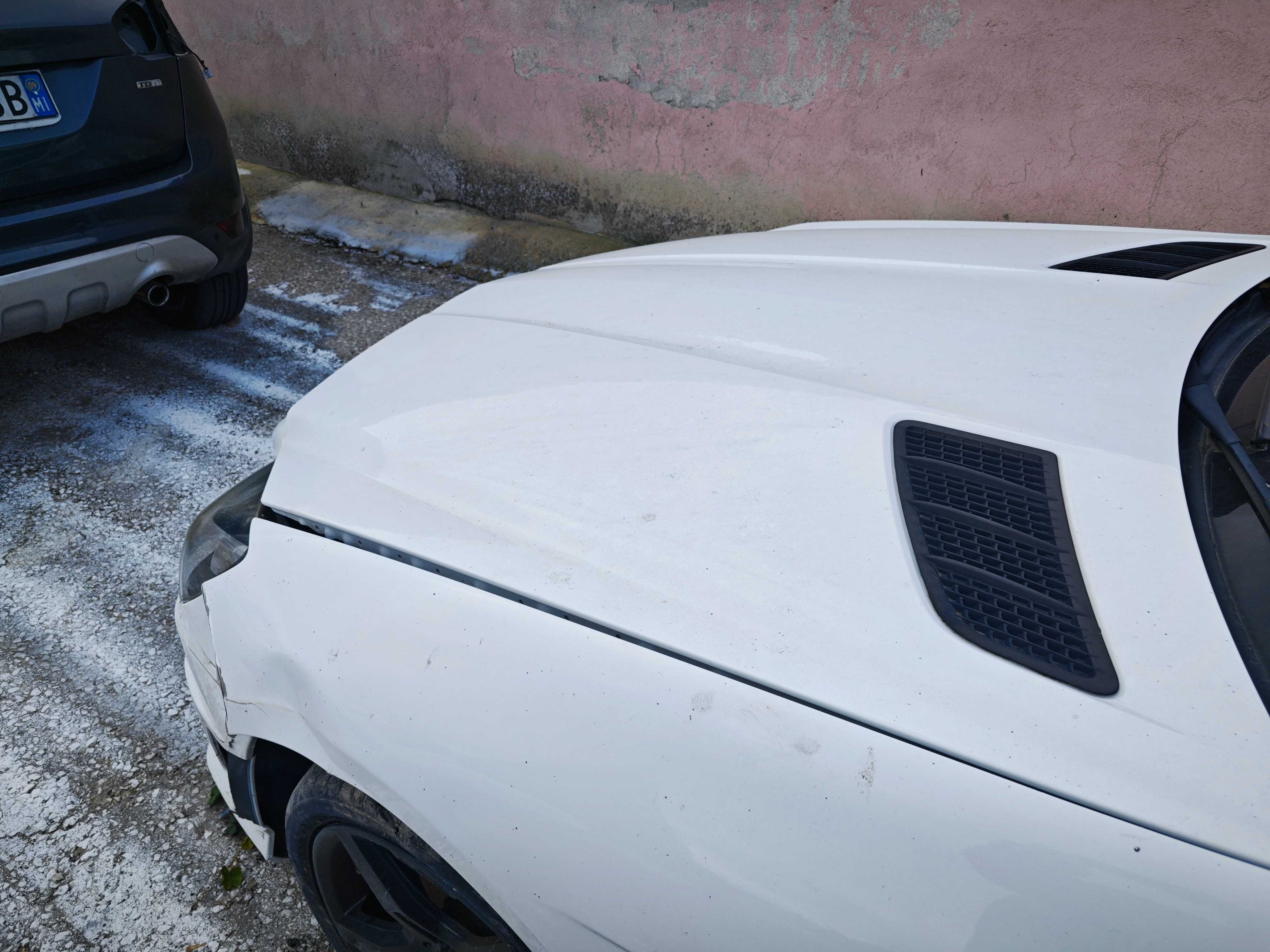 Преден капак Mercedes SLK250 2014г бял без криво или ръждясало