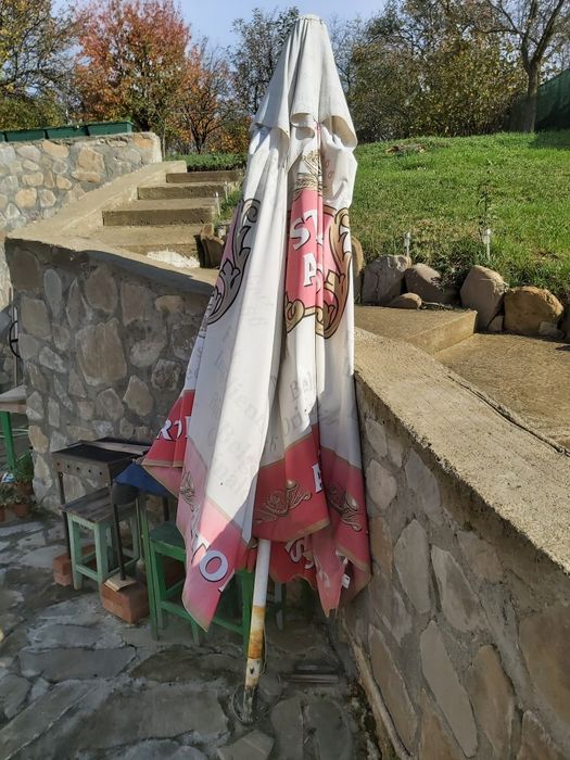 Umbrelă terasă mare.