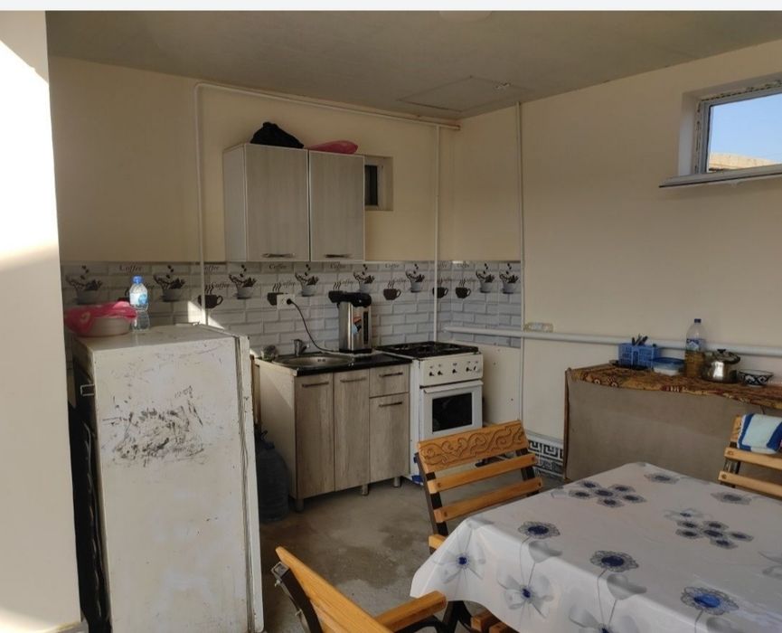 Зангиота туманида  яшаш учун арзон нархда хона ижарага берилади. 100