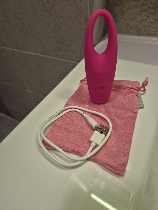 Foreo масажор за околоочната зона, нов