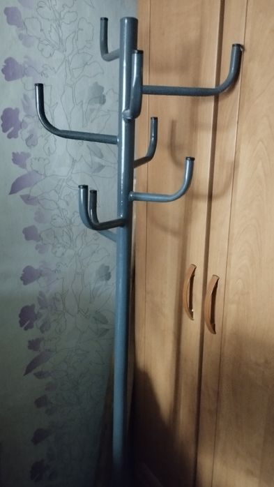 Вешелка напольная ( новая)