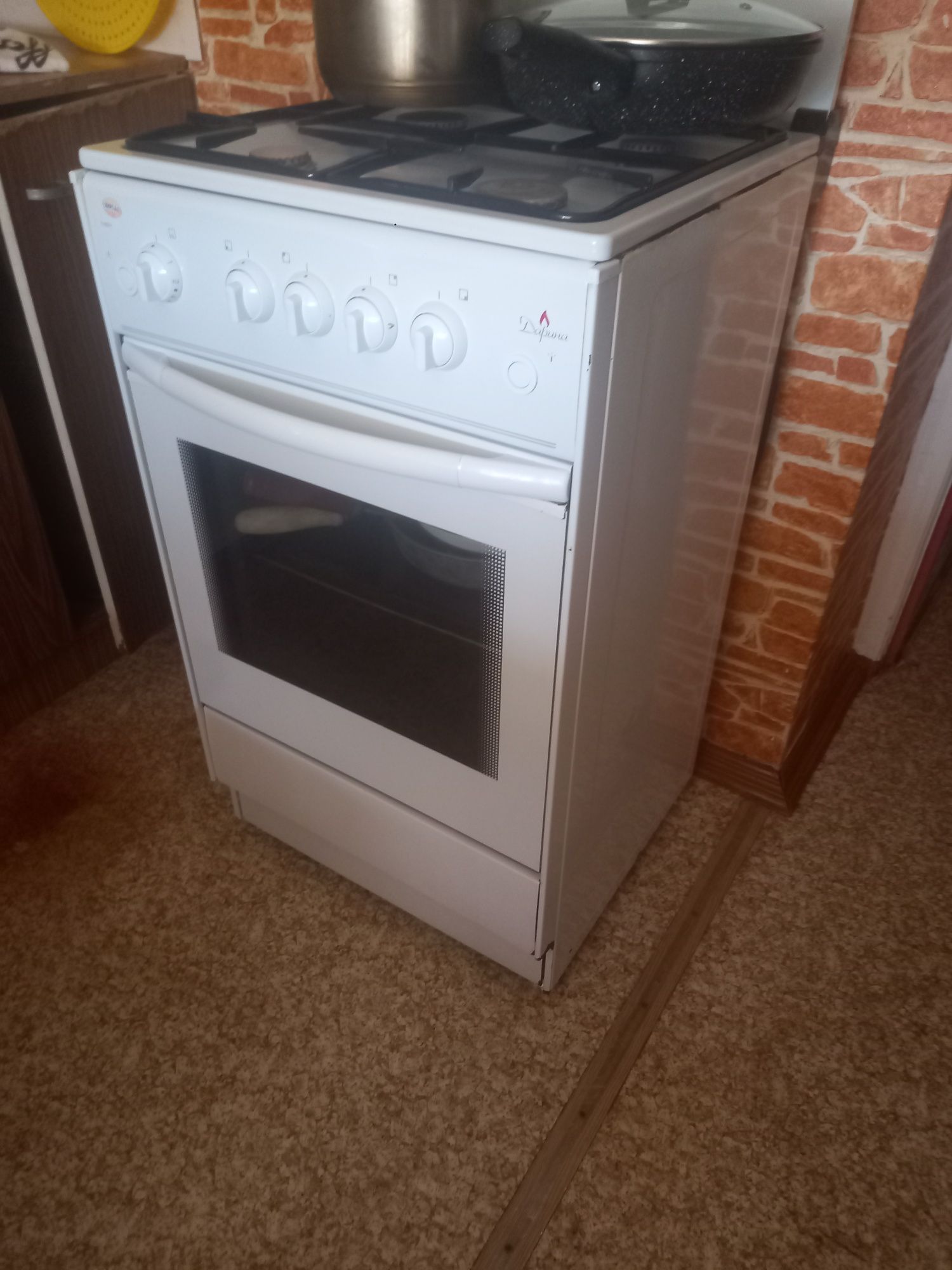 Продам газовую  плиту