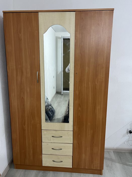 Шкаф хороший с зеркалом