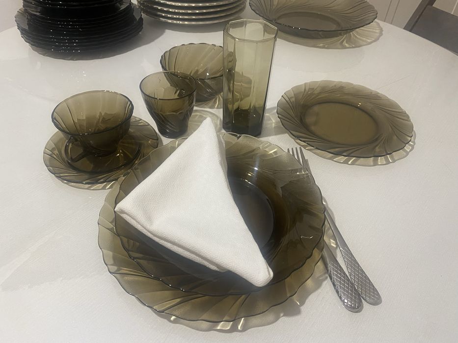 Посуда полный комплект 9 тысяч. На 6 персон сервиз, каждый вид по 6 шт