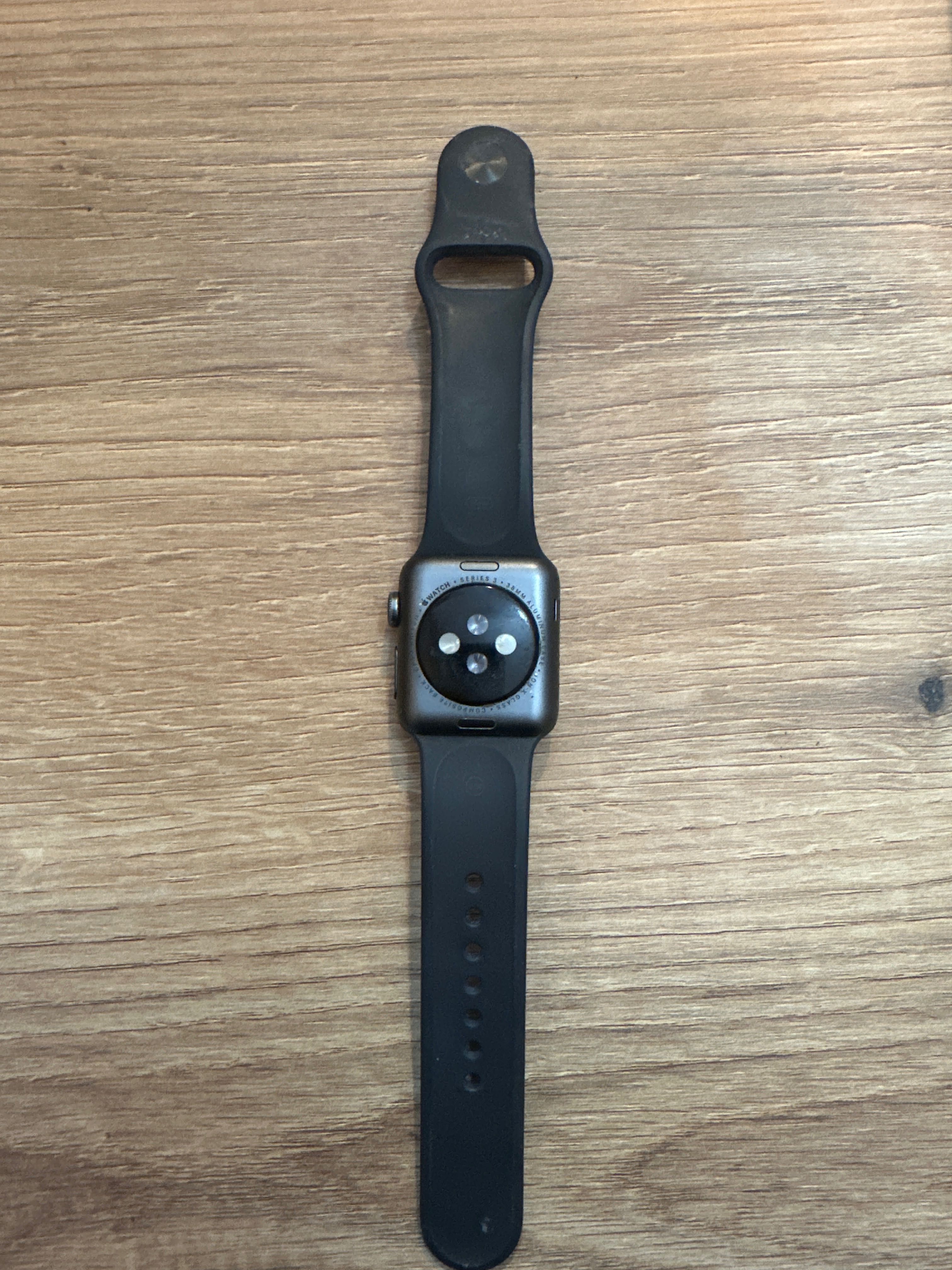 Apple Watch folosit, întreținut bine