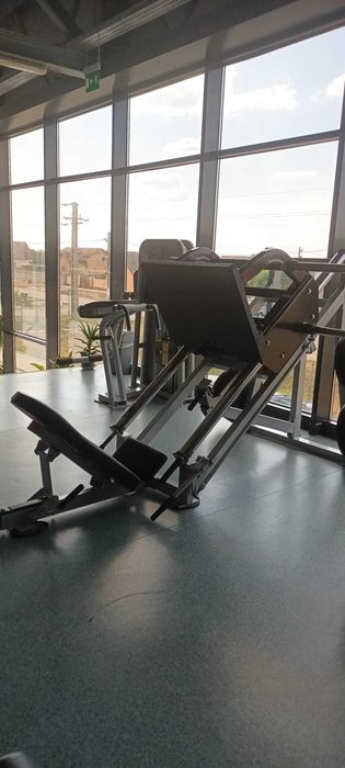 Aparate sala fitness complecta echipamente profesionale premium