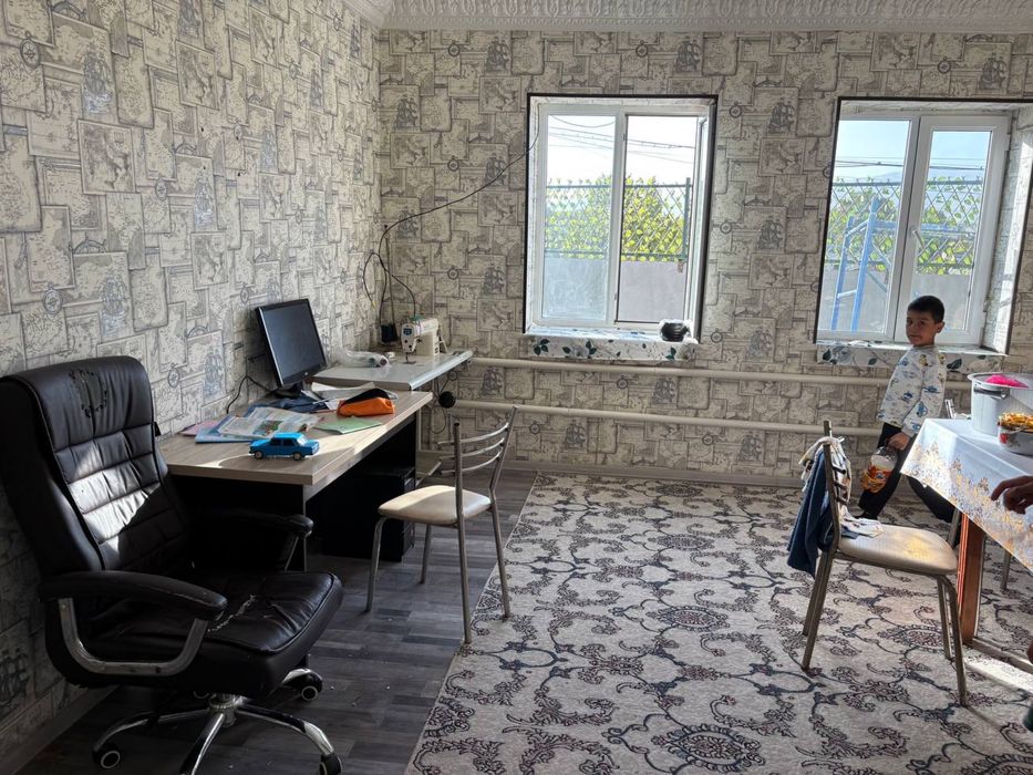 Дом 10 соток в центре Газалкента с коммуникациями