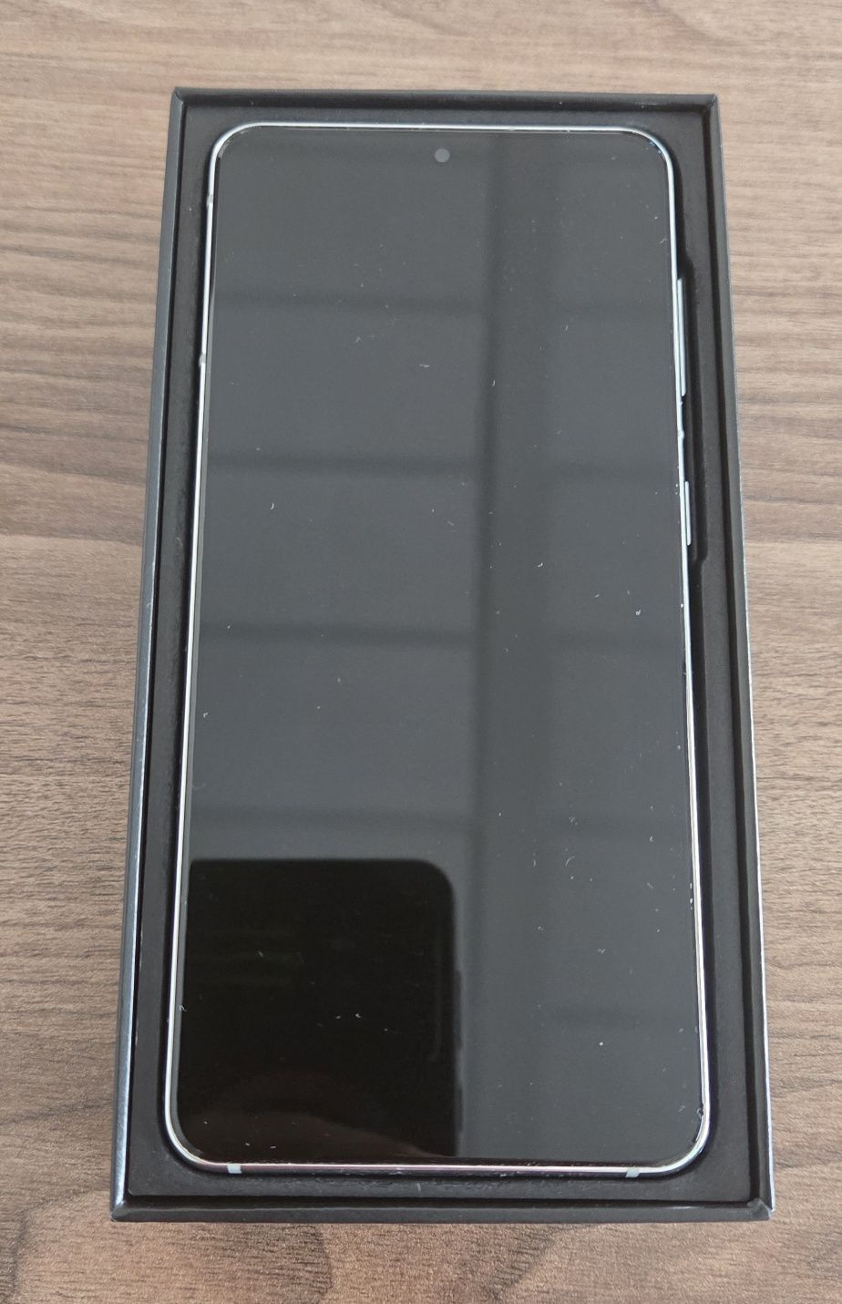 Samsung Galaxy S21 5G
В отлично състояние, без драскотини