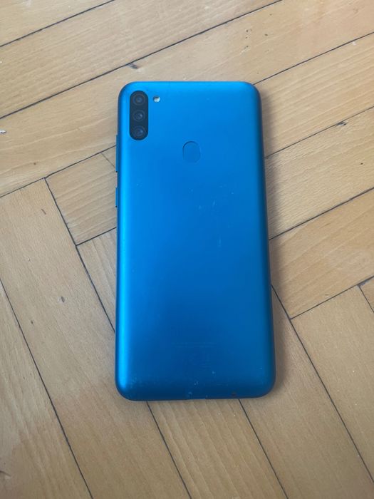 Samsung M 11 Телефон