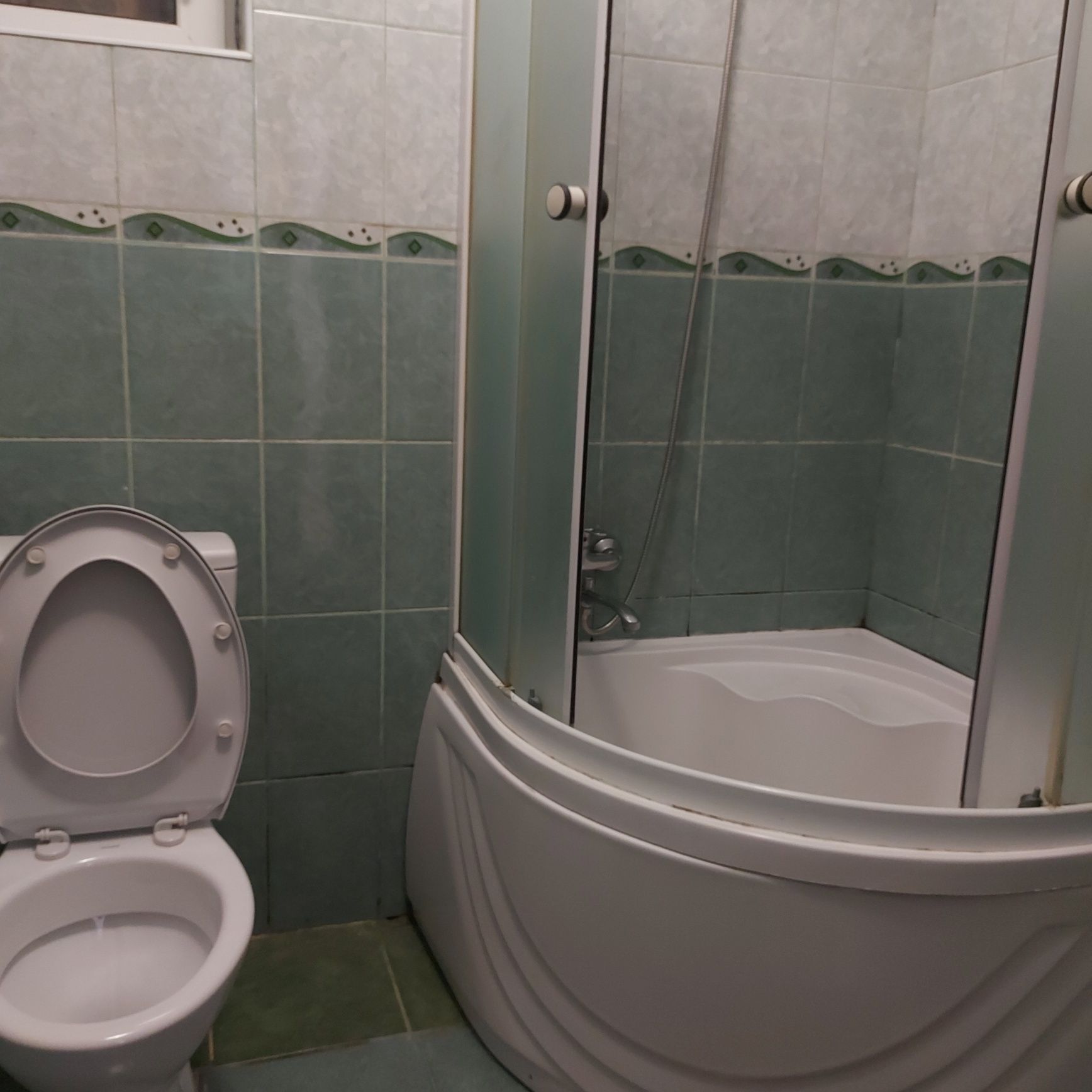 Închiriez apartament