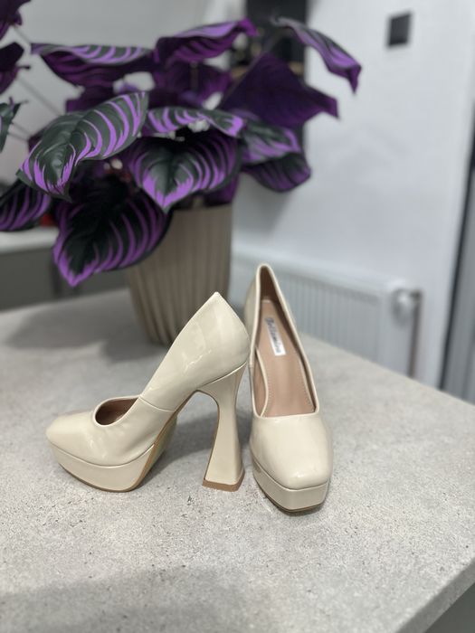 Pantofi noi dama