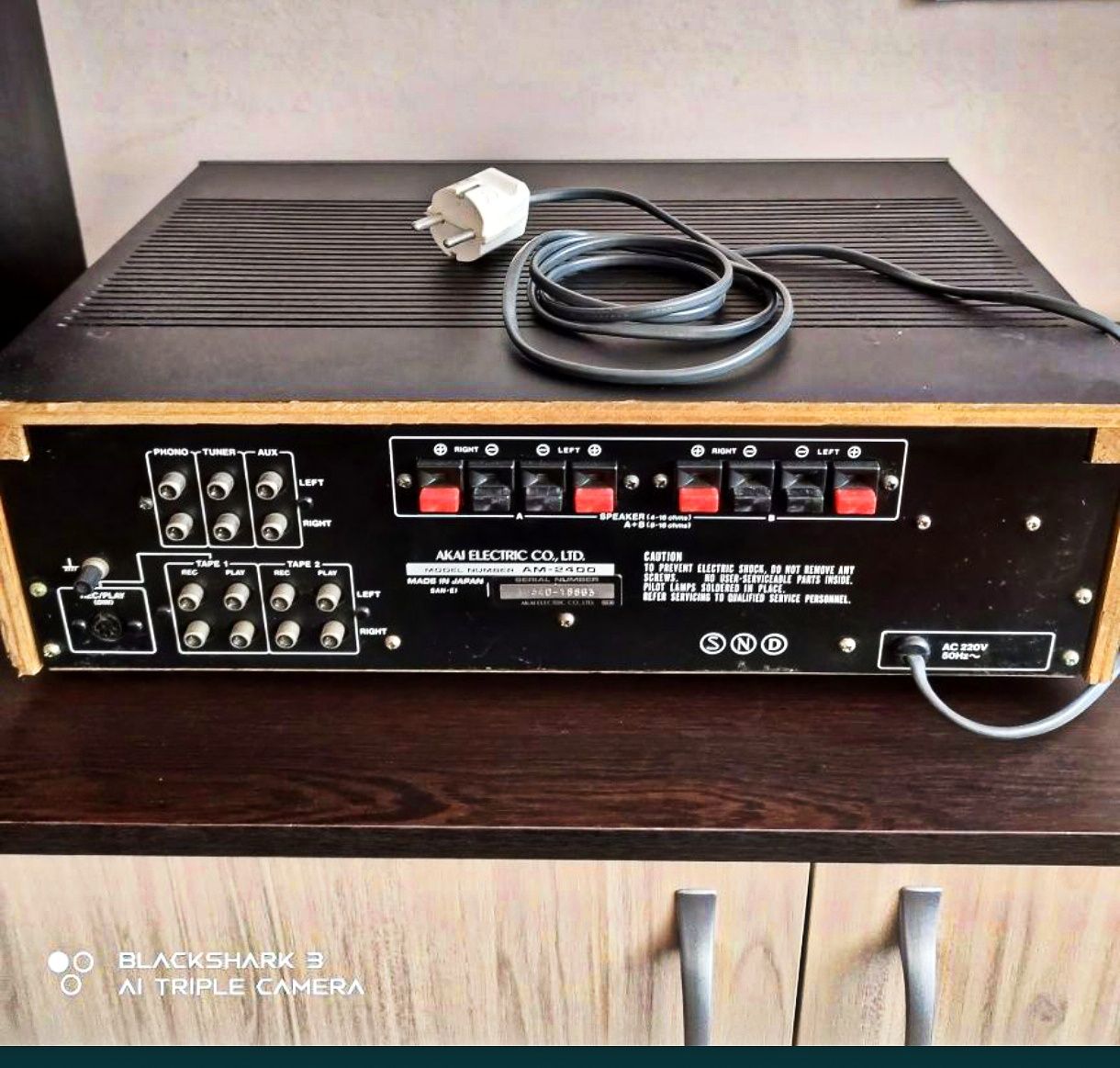 Транзисторен усилвател Akai am 2400