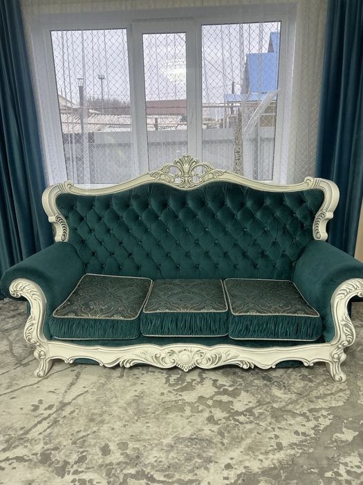 Продам диван и два кресла