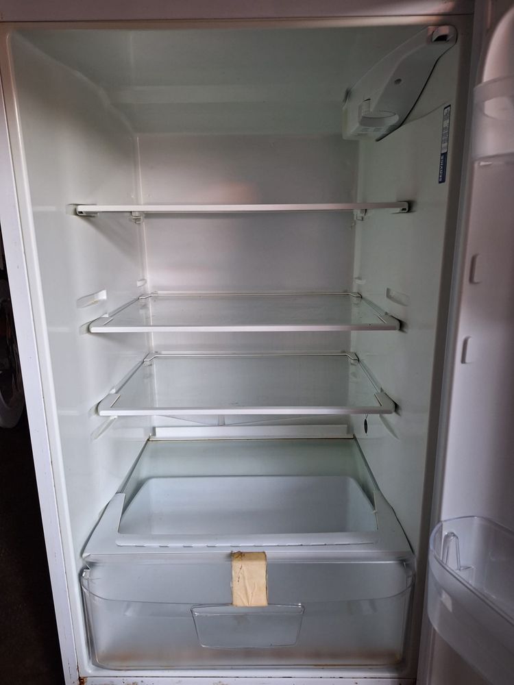 Vand frigider Indesit