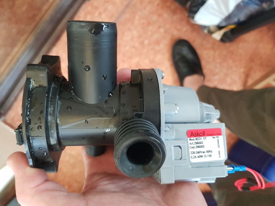 Pompa apa Ariston Model AMD Univ.