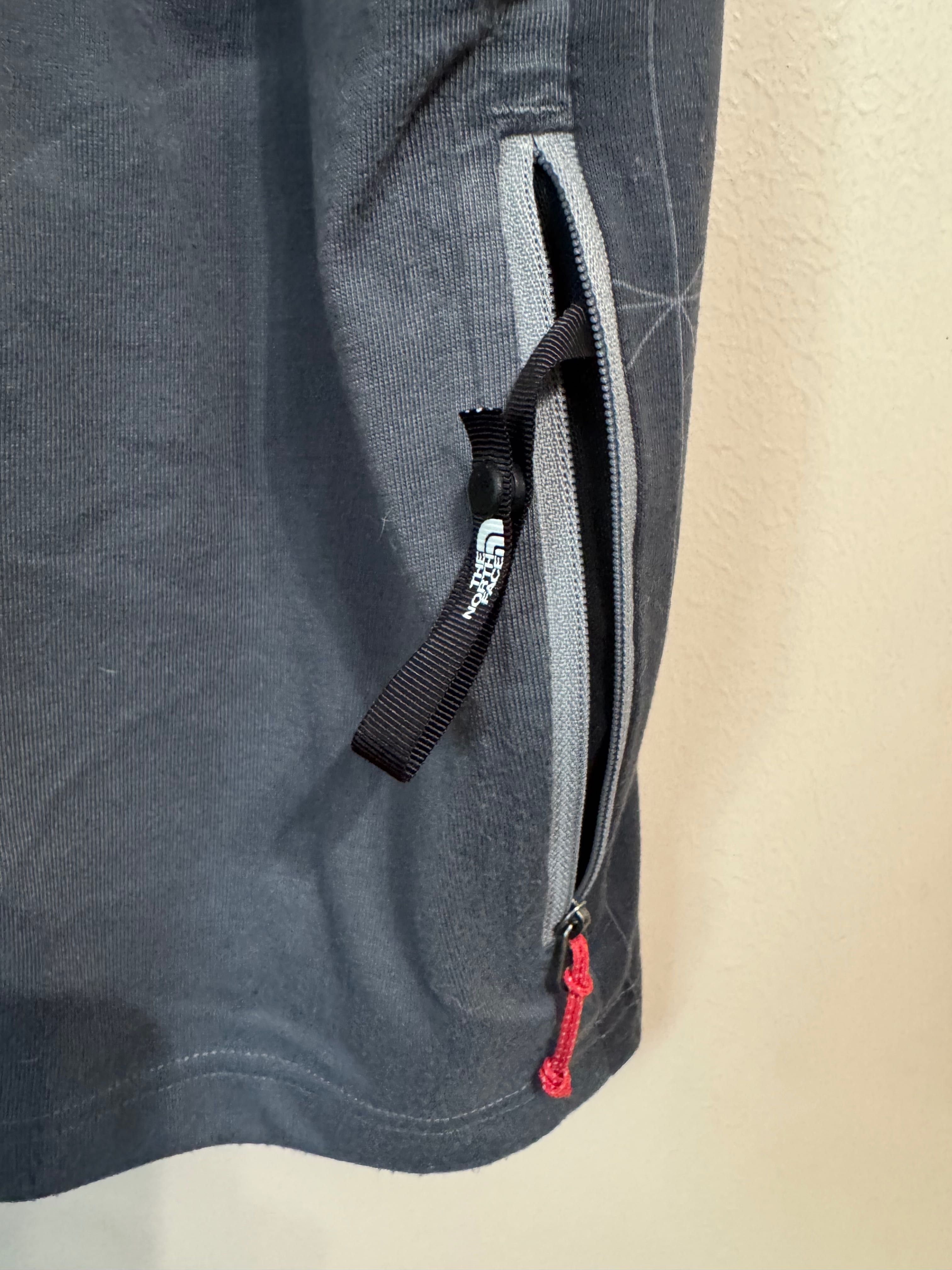 3 броя The North Face T shirt.