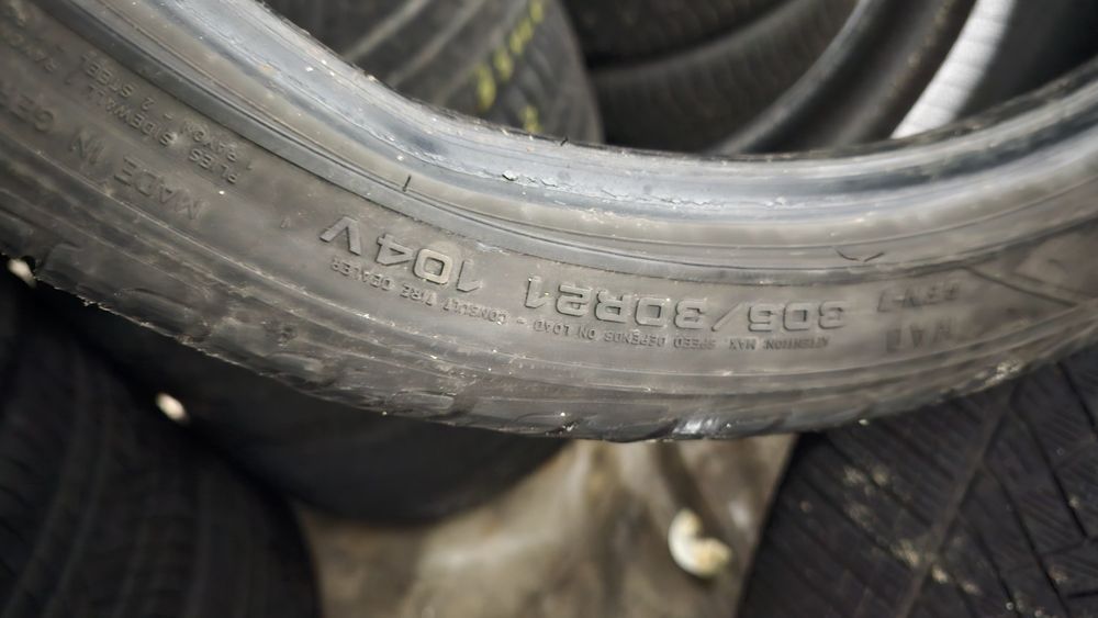 305 30 21 m+s goodyear