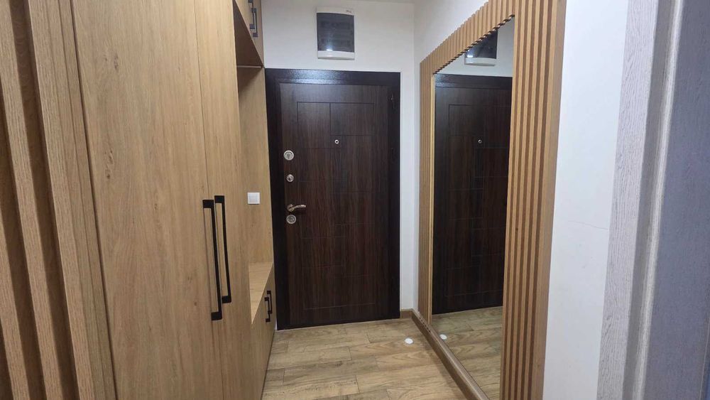 Тристаен обзаведен апартамент с луксозно изпълнение