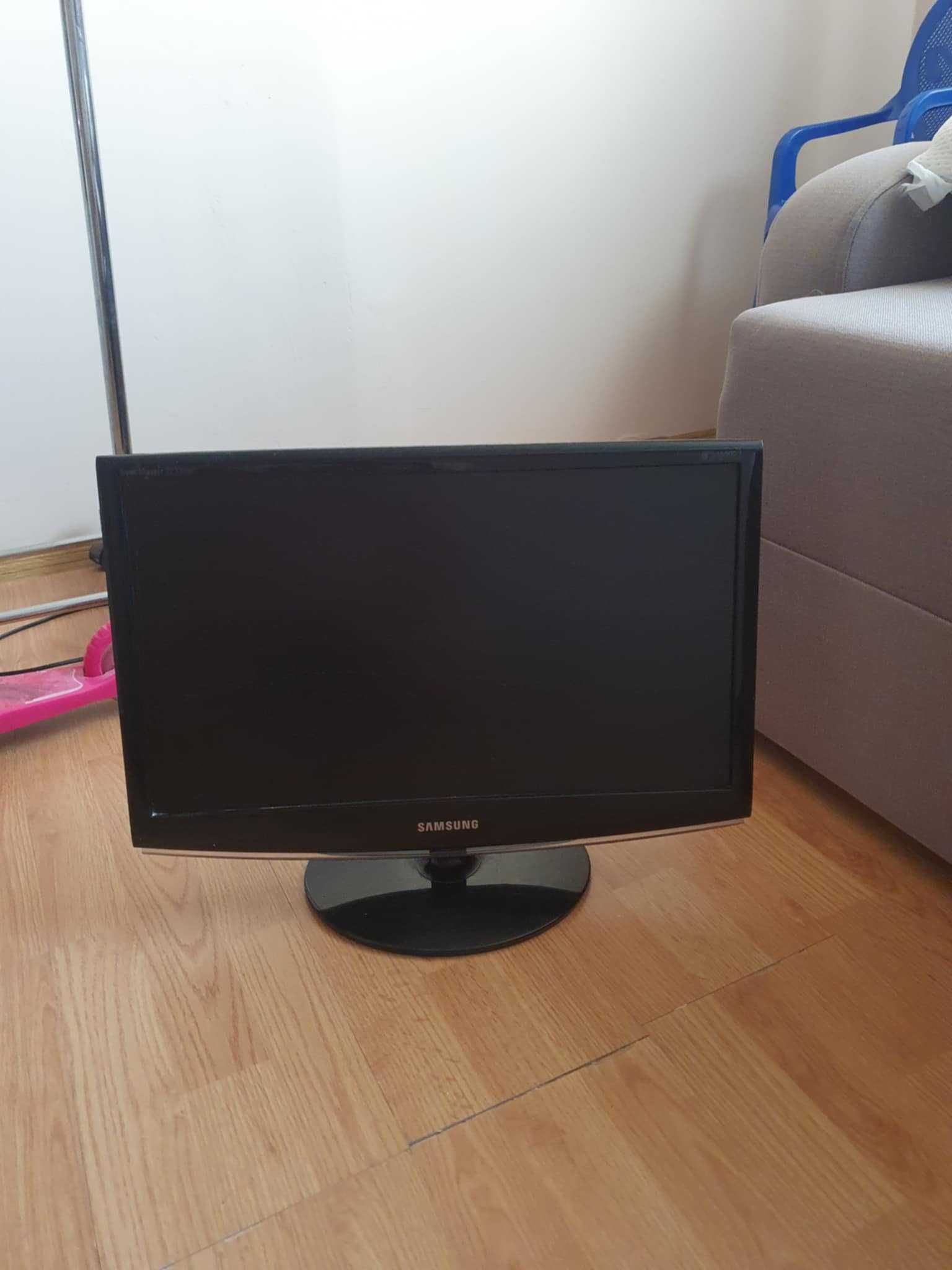 Vand tv in stare buna.