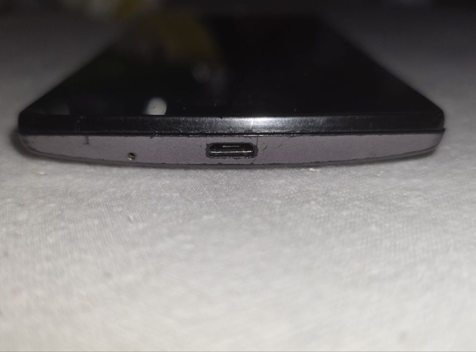 Vand un lg g4c cu 4gb memorie