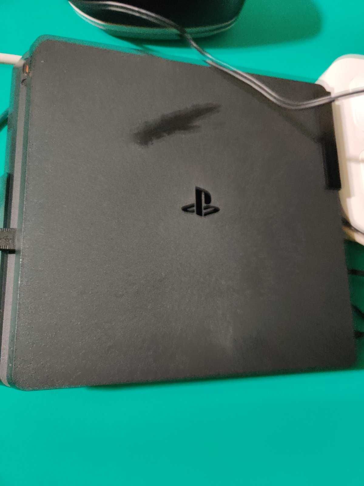 Playstation 4 slim със стойка, 3 контролера, зарядно и игри