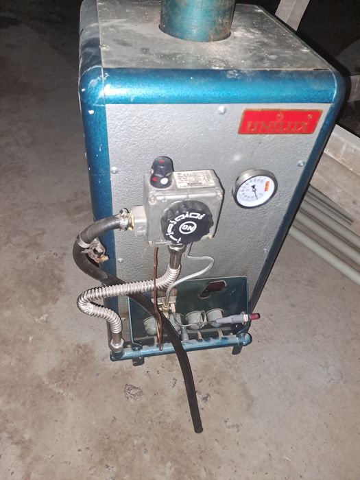 Продам напольный котёл 200 кв метр квадрат с насосом состояние хорошее